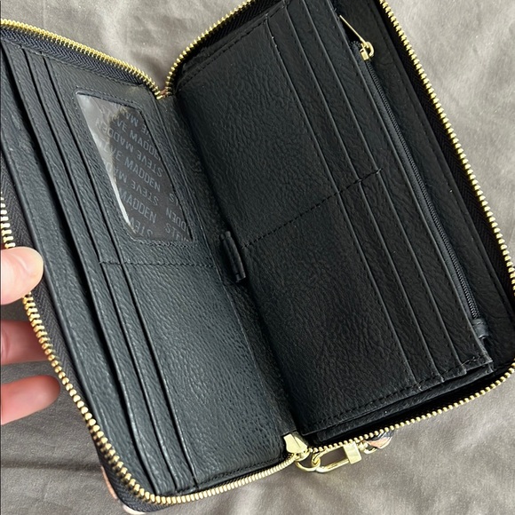 Steve Madden Leopard Print Wristlet - Picture 3 of 5